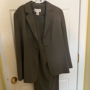 Ladies 2 piece suit